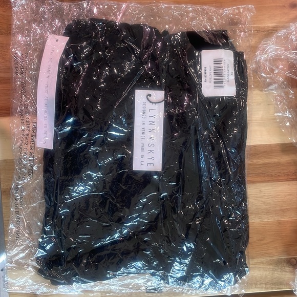 Brand new with tags. Wide leg Penelope Pant Flynn Skye with sash. - Picture 5 of 5